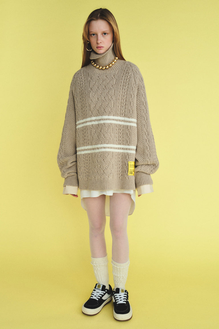 REVERSE CABLE TURTLENECK