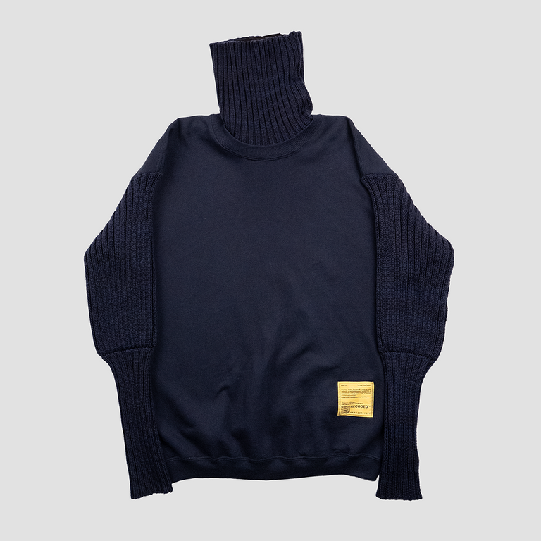 HAND KNIT OVERSIZE TURTLENECK SWEATSHIRT