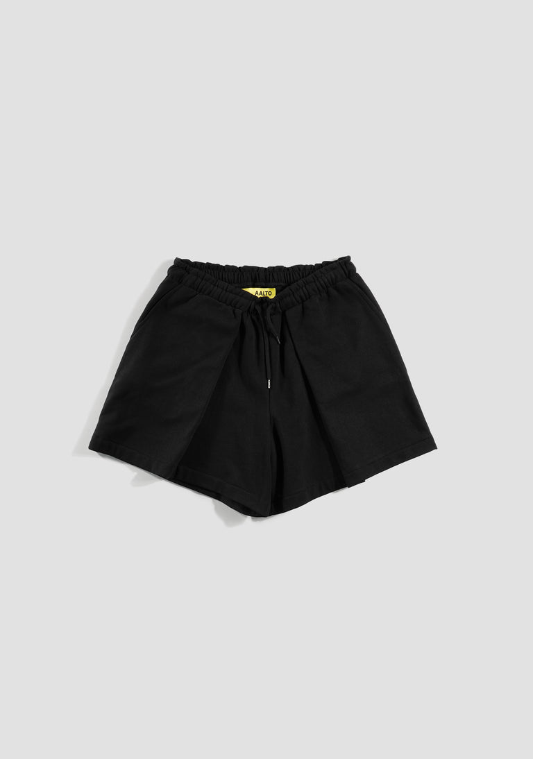 PLEAT JOGGING SHORT